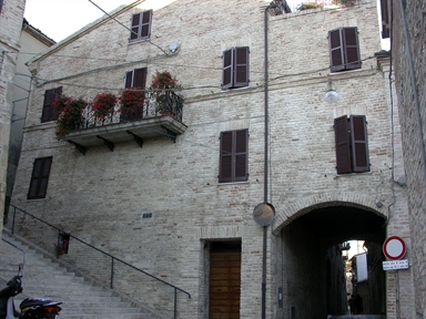 Casa a schiera di testata